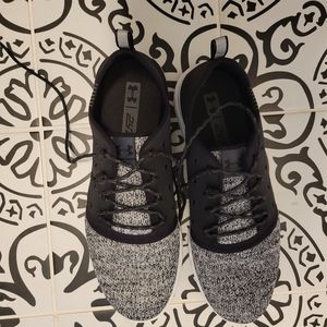 Under Armour knit casual shoe sz9